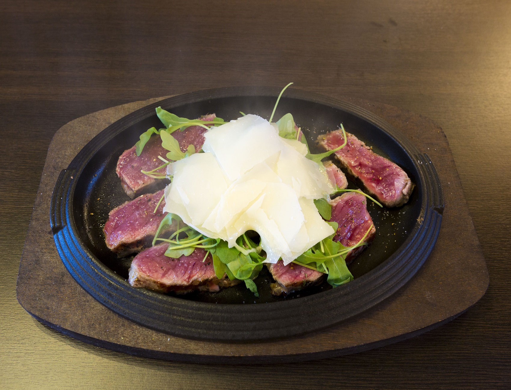 Tagliata con Rucola e Grana